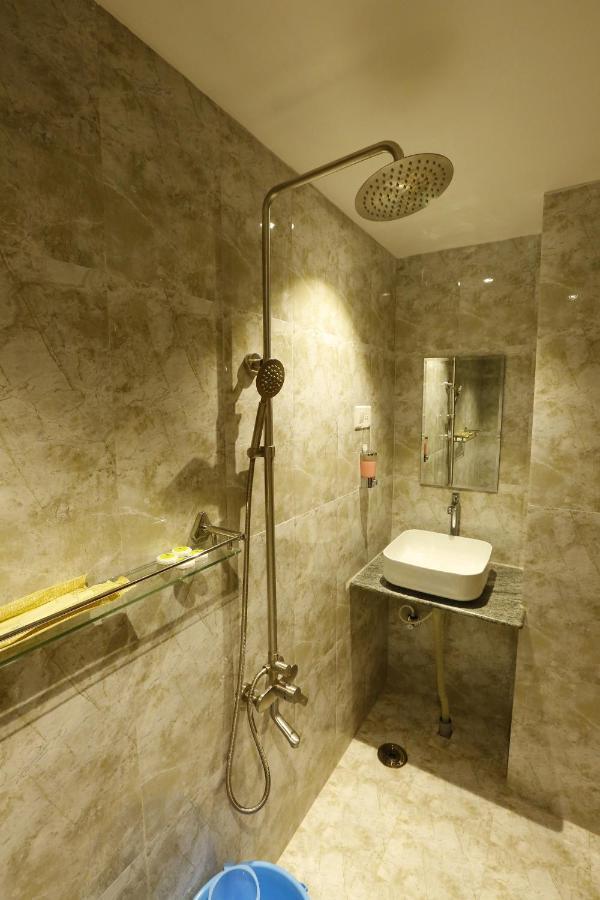 Hotel Nitheesh Residency Kanchipuram Esterno foto