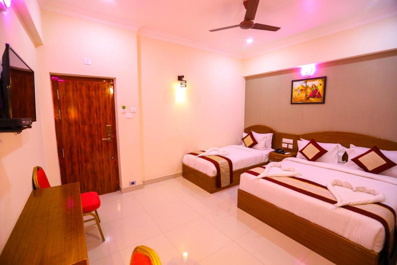 Hotel Nitheesh Residency Kanchipuram Esterno foto