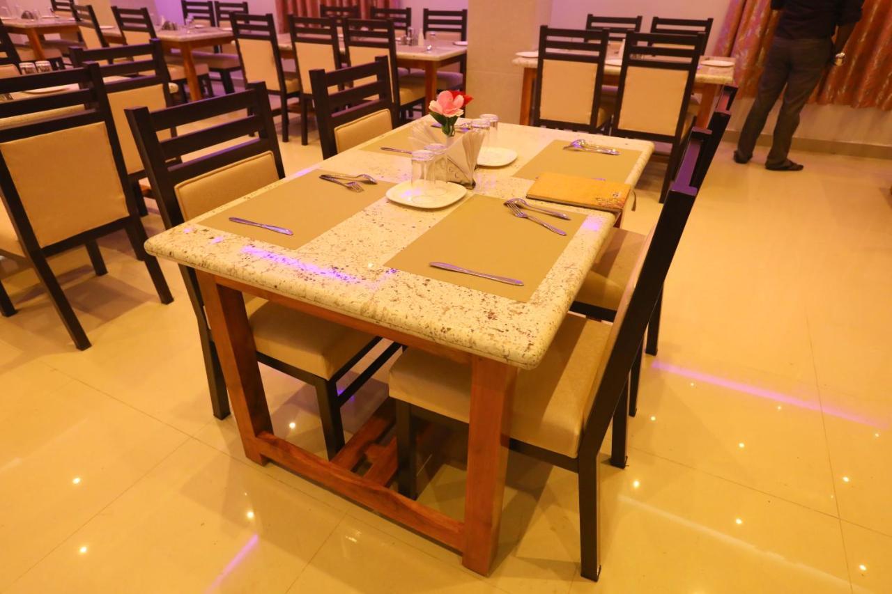 Hotel Nitheesh Residency Kanchipuram Esterno foto
