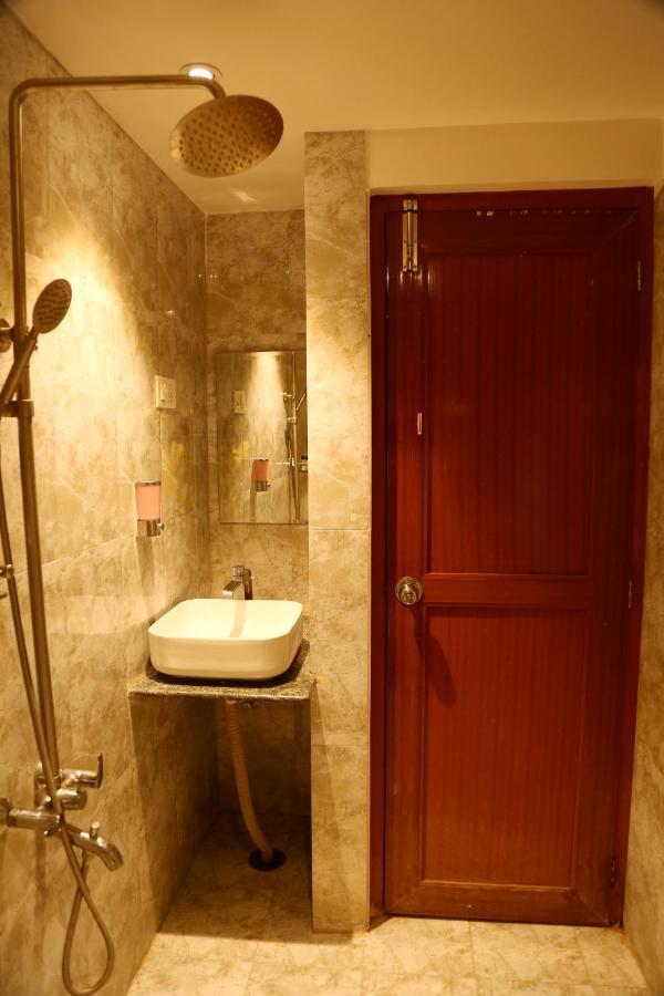 Hotel Nitheesh Residency Kanchipuram Esterno foto