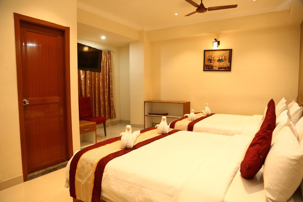 Hotel Nitheesh Residency Kanchipuram Esterno foto