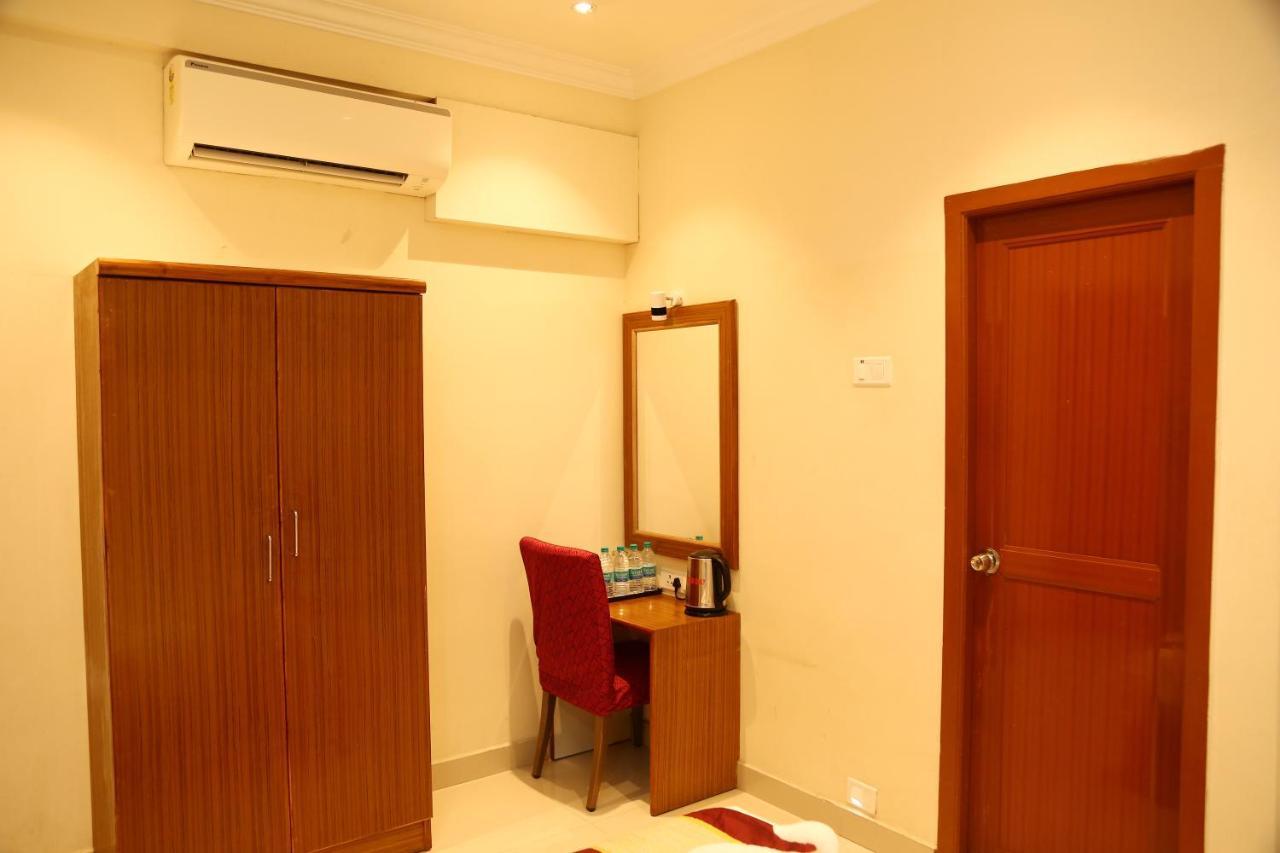 Hotel Nitheesh Residency Kanchipuram Esterno foto