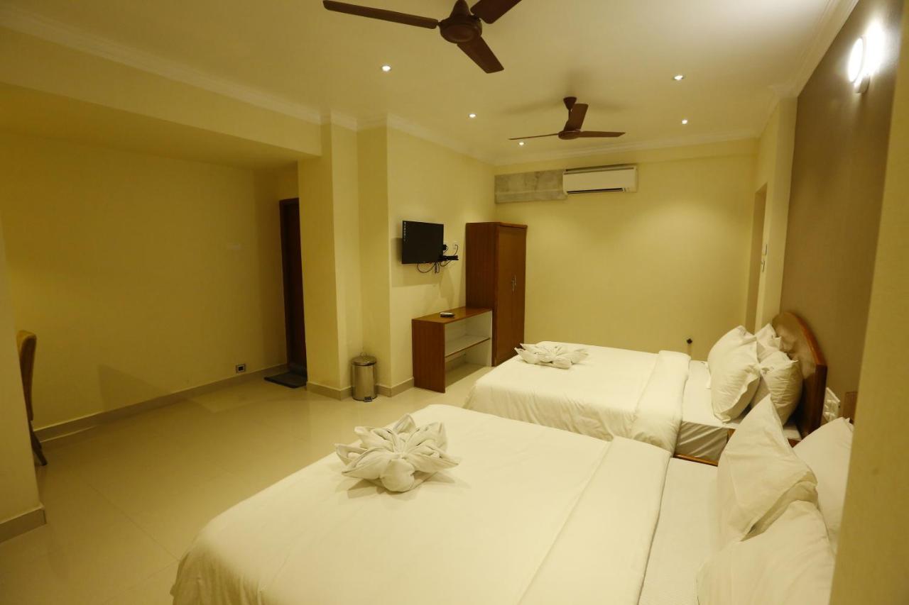 Hotel Nitheesh Residency Kanchipuram Esterno foto