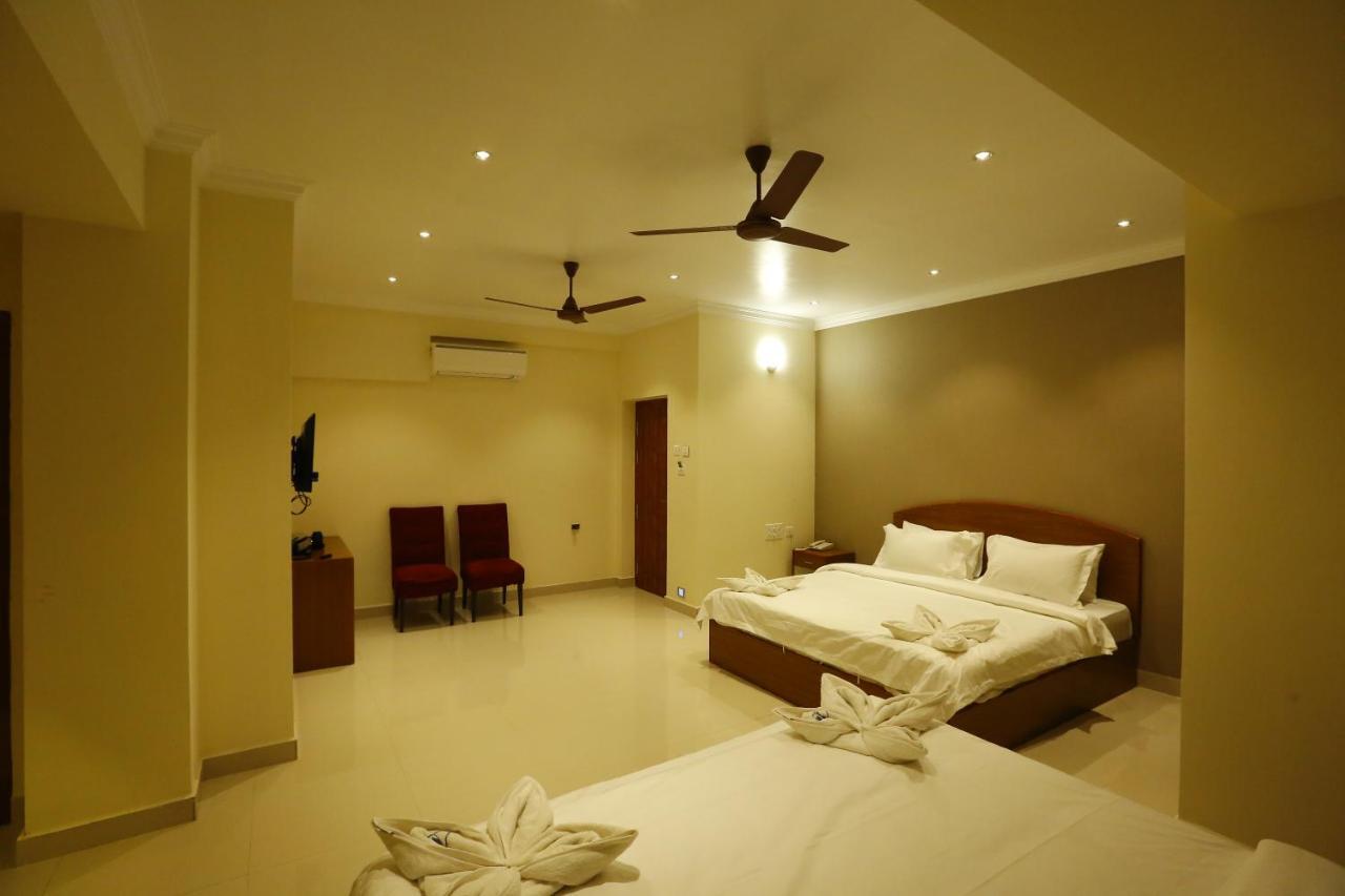 Hotel Nitheesh Residency Kanchipuram Esterno foto