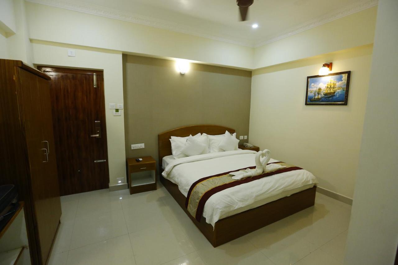 Hotel Nitheesh Residency Kanchipuram Esterno foto