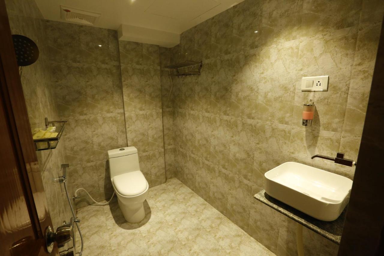Hotel Nitheesh Residency Kanchipuram Esterno foto