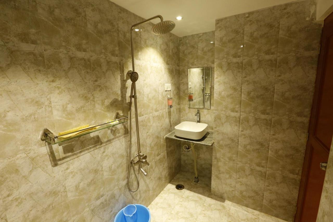 Hotel Nitheesh Residency Kanchipuram Esterno foto